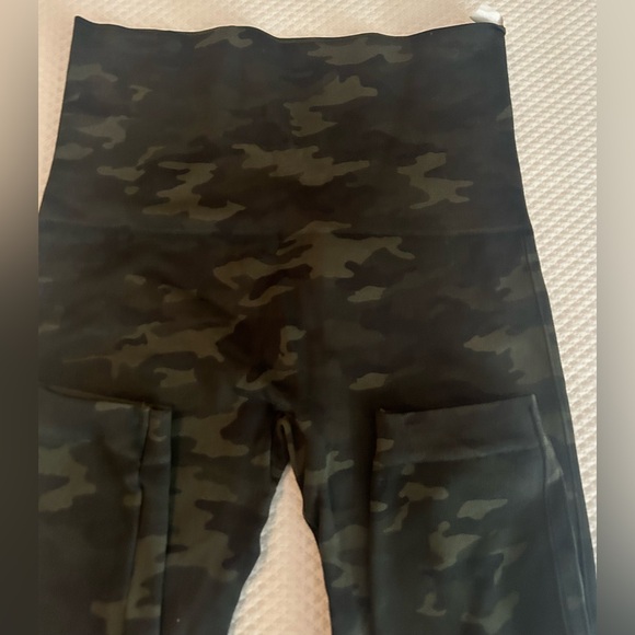 Spanx Size:M Camo print - Picture 2 of 8